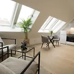 Central, Stylish And Modern L Jos24
