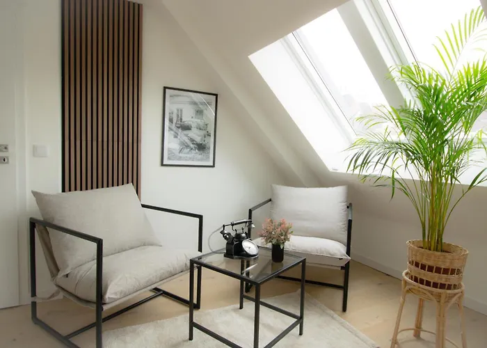 Central, Stylish And Modern L Jos24