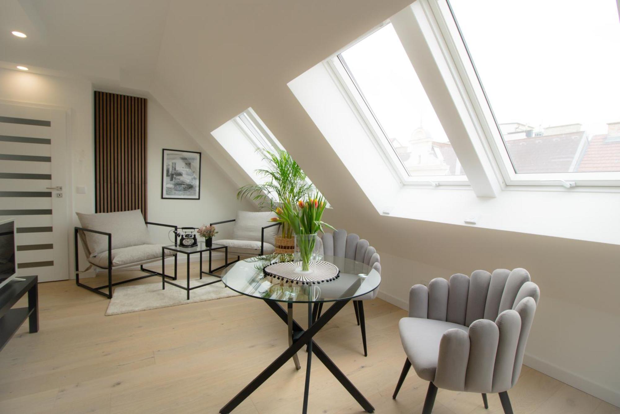 Central, Stylish And Modern L Jos24